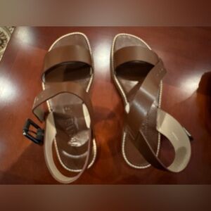 VERA WANG COLLECTION hand made in ITALY Brown 100% Leather Sandals. NWT